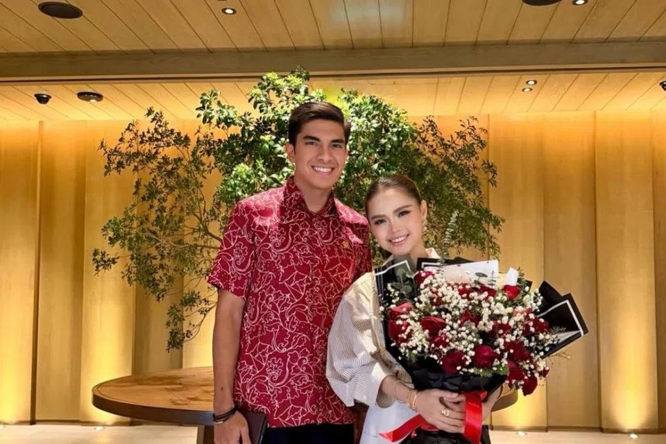 Hari bahagia pelakon dan penyanyi, Bella Astillah bersama Ahli Parlimen Muar, Encik Syed Saddiq Syed Abdul Rahman semakin hangat diperkatakan di media sosial.