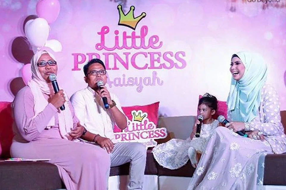 SUDAH ADA RANCANGAN SENDIRI: Aaisyah Dhia Rana bersama ibunya, Rozita Che Wan (kanan), dalam programnya, 'Little Princess Aaisyah', yang akan disiarkan pada 12 April ini. Dalam program itu Rozita atau Che Ta dan suaminya, Zain Saidin, akan turut memberikan panduan keibubapaan. - Foto INSTAGRAM ROZITA CHE WAN