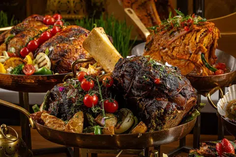 Pelbagai sajian istimewa seperti Kambing Australia dengan perapan Chermoula Maghribi, daging rusa Timorensis yang dipanggang perlahan selama enam jam, serta pilihan kegemaran ramai iaitu Lambassador Smoked Paprika Beef Shank. 