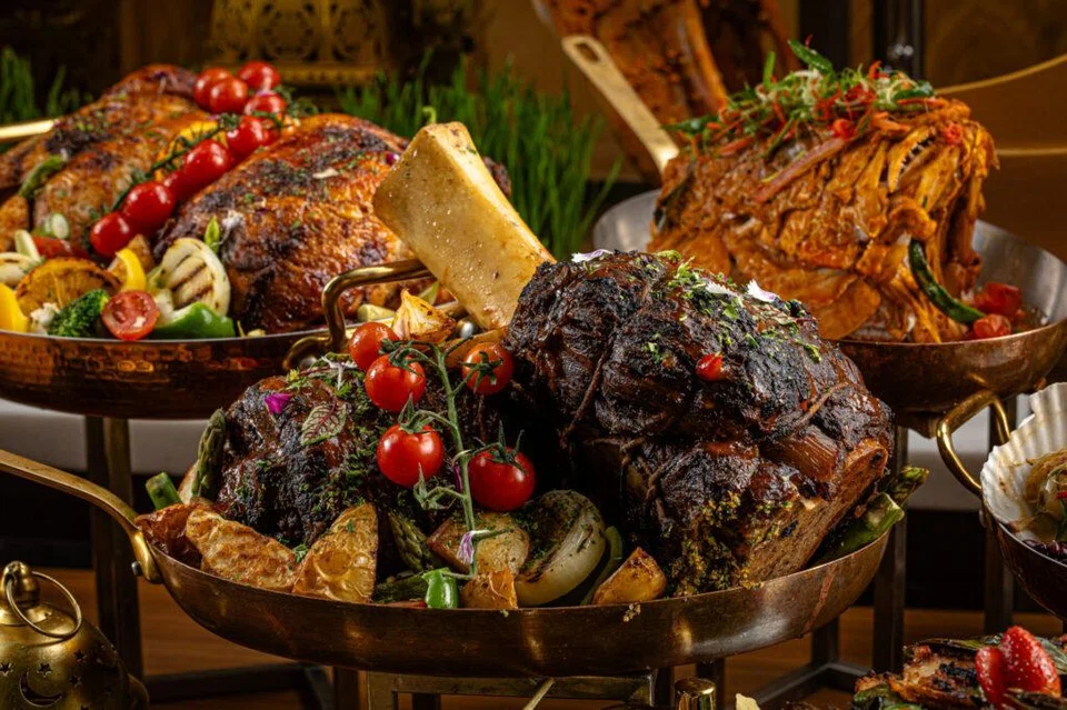 Pelbagai sajian istimewa seperti Kambing Australia dengan perapan Chermoula Maghribi, daging rusa Timorensis yang dipanggang perlahan selama enam jam, serta pilihan kegemaran ramai iaitu Lambassador Smoked Paprika Beef Shank. 