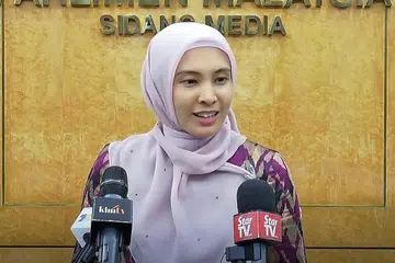 Cik Nurul Izzah Anwar.