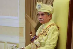 M’sia, Negeri Sembilan, ‘krisis’ takhta diraja, Tuanku Muhriz Tuanku Munawir