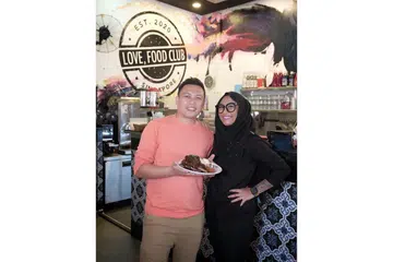 URUSKAN BERSAMA: Cik Nina Zalyana Zazali bersama suaminya, Encik Suhari Mustaffa, saling berganding bahu untuk memajukan perniagaan mereka termasuk kafe Love, Food Club di Perak Road. - Foto BH oleh GAVIN FOO