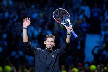 Pemain tenis dari Austria, Dominic Thiem, melambaikan tangan ke arah penonton selepas perlawanan tenis terakhirnya di Terbuka Vienna, pada 22 Oktober.