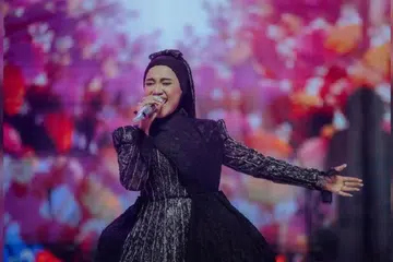 Ernie Zakri enggan membatalkan konsert solo pertamanya meskipun diminta doktor agar tidak bercakap atau mengehadkan penggunaan vokal selagi berdepan masalah jangkitan ‘laryngitis’ atau radang pita suara kerana tidak mahu menghampakan peminat.