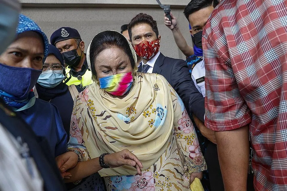 HADAPI TUDUHAN RASUAH: Datin Seri Rosmah Mansor berdepan tiga kes rasuah berhubung projek tenaga solar di pendalaman Sarawak. - Foto EPA-EFE
