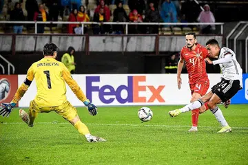LAYAK KE PIALA DUNIA: Jamal Musiala (kanan) menjaringkan gol antarabangsa pertamanya untuk Jerman dalam kemenangan 4-0 ke atas Macedonia Utara. - Foto EPA-EFE 