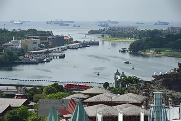 Insiden terbaru ini adalah sekurang-kurangnya yang kelima melibatkan tumpahan atau kebocoran minyak di perairan Singapura sejak kejadian pada Jun 2024, apabila sebuah kapal melanggar sebuah kapal lain di Terminal Pasir Panjang (kelihatan dalam gambar).