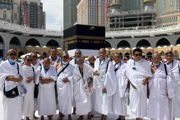 RAIH PELUANG TUNAI HAJI: Sebahagian jemaah Halijah Travels di Masjidil Haram berpeluang menunaikan rukun Islam yang kelima bersama Halijah Travels, sebagai agensi yang dipercayai.