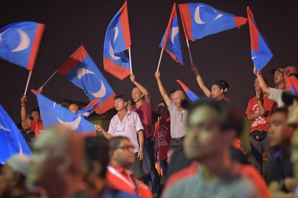 SAAT BERSEJARAH: Pakatan Harapan (PH) berjaya menumbangkan Barisan Nasional (BN) dalam Pilihan raya Umum lalu. Namun sekarang PH menghadapi pelbagai cabaran dan ketidaktentuan. - Foto fail 