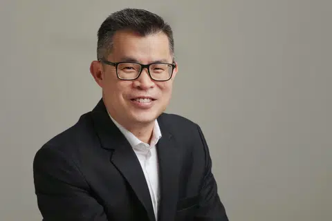 SAJIAN PELBAGAI: Editor ‘The Straits Times’ (ST), Encik Jaime Ho, berkata adalah amat penting untuk menyajikan berita yang pelbagai dan lebih mendalam agar kekal relevan kepada pembaca.