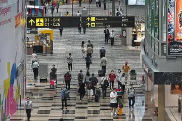 KEMBALI RANCAK: Industri penerbangan telah menyaksikan rentak pemulihan yang agak pantas sejak banyak sekatan sempadan dan pengurusan selamat Covid-19 dilonggarkan oleh Singapura mahupun banyak negara lain. - Foto BM oleh KUA CHEE SIONG