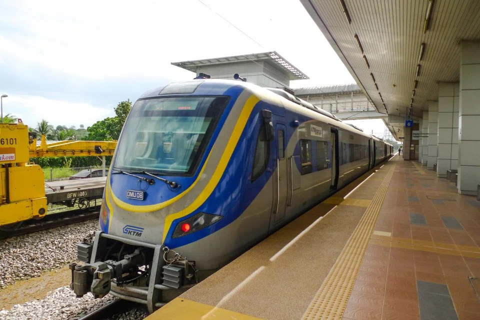 Kereta api ETS yang dinaiki dari JB Sentral di Johor Bahru ke Gemas sebelum menukar tren untuk perjalanan seterusnya ke Jerantut, Pahang.