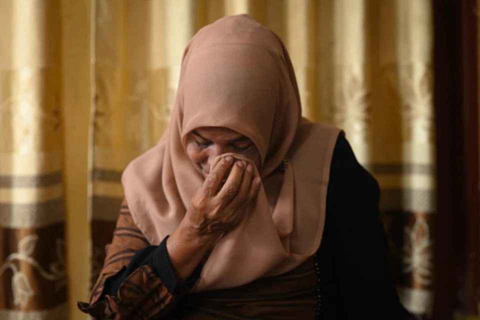 Cik Nuraini Sulaiman atau lebih mesra dipanggil Bu Nur begitu sebak mengenangkan nasihat terakhir yang disampaikan oleh ibunya apabila gegaran berskala besar menggoncang kediamannya di Lhoknga, Aceh.