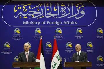 Menteri Luar Iraq, Encik Fuad Hussein (kanan) dan Perdana Menteri Penguasa Palestin (PA), Dr Muhammad Mustafa (kiri), mengadakan sidang media bersama di Baghdad, pada 6 Jun dengan PA mahu memainkan peranan dalam Gaza selepas perang.