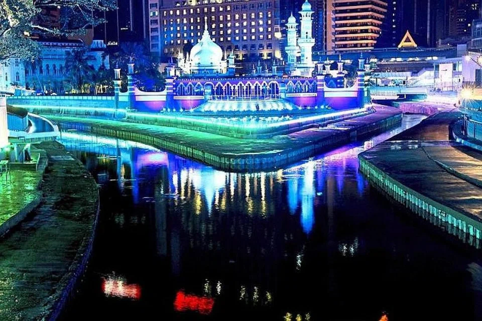 JALANI TRANSFORMASI: Gambar terkini pemandangan persimpangan kededua Sungai Klang dan Sungai Gombak yang sedang menjalani transformasi untuk menjadikannya tempat riadah yang selesa dan tarikan pelancong. - Foto THE STAR