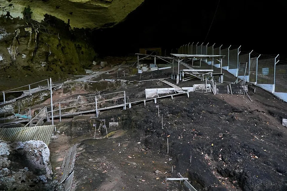 Tapak arkeologi di Gua Besar menempatkan perkuburan kuno.