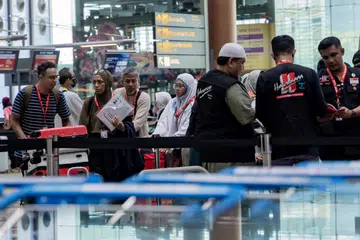 UBAH PERJALANAN: Sekumpulan jemaah Hahnemann Travel & Tours yang sebelum ini dijadual menziarahi Baitulmakdis terpaksa ubah rancangan demi keselamatan.