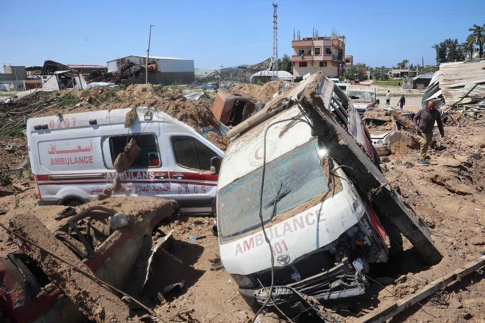 Pada 30 Mac, pasukan penyelamat menemui 15 mayat, sebilangan besar dalam kubur ramai bersama ambulans yang musnah dan sebuah kenderaan bertanda PBB. 