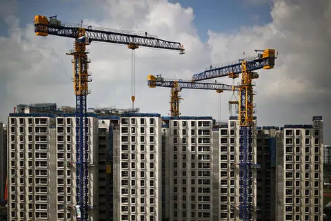 FLAT PLUS: Para pengamat mengalu-alukan klasifikasi baru bagi perumahan awam, namun meluahkan rasa bimbang bagi segelintir masyarakat seperti keluarga muda yang mungkin berdepan dengan cabaran membuat perancangan baru pada masa depan kelak.