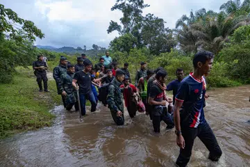 Seramai 13 pendatang asing tanpa izin yang meloloskan diri dari Depot Imigresen Sementara Bidor telah ditahan di sebuah kebun jambu di Kampung Senta pada 3 Februari.