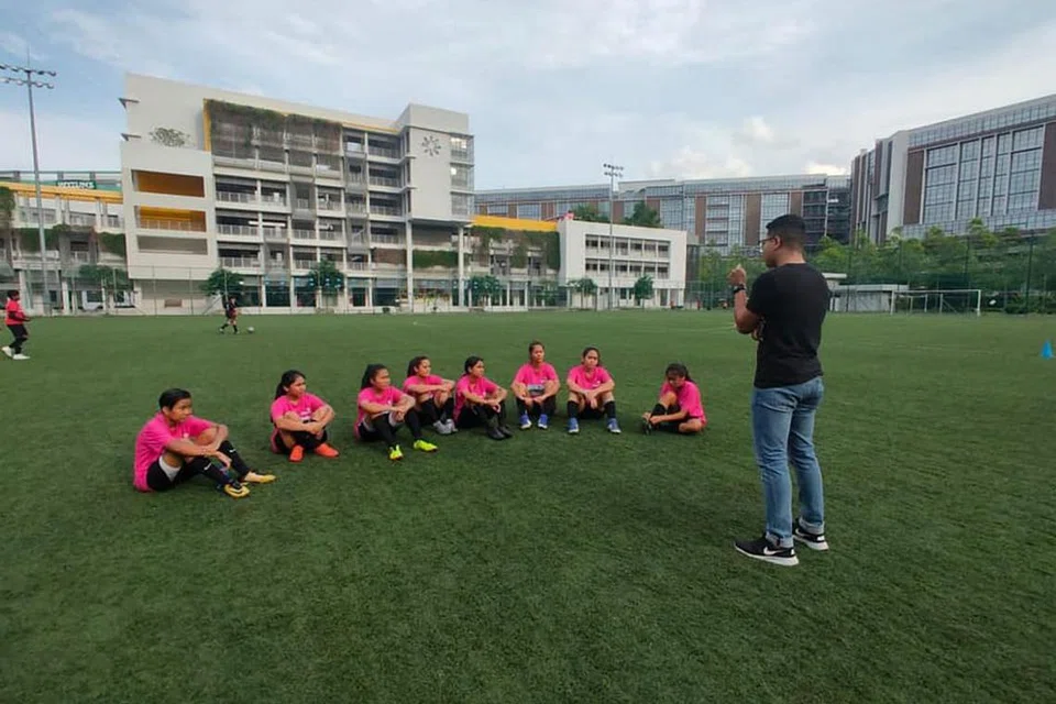 FOKUS KELAB: Memberi tumpuan kepada pelajar atlet yang menghadapi risiko keciciran dalam pelajaran ekoran pelbagai cabaran seperti masalah keluarga, berpendapatan rendah dan kurang minat dalam pelajaran. - Foto BUSSORAH YOUTHS SPORTS CLUB