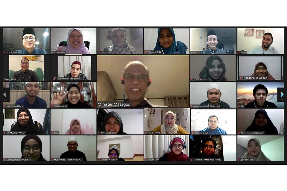 BINCANG BERSAMA MENTERI: Menteri Bertanggungjawab bagi Ehwal Masyarakat Islam, Encik Masagos Zulkifli Masagos Mohamad, menyertai peserta PCICS dalam satu sesi perbincangan melalui wadah dalam talian Zoom. - Foto MUIS