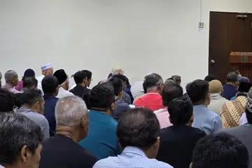 Orang ramai turut bersama dalam acara iftar dan solat tarawih yang diadakan di premis Al-Wehdah.