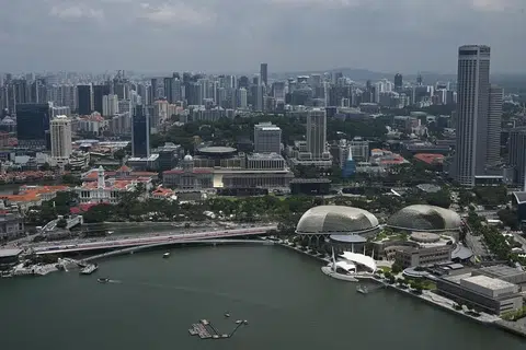 Ini kali pertama dalam tiga tahun Anggota Parlimen (AP) daripada kededua belah pihak mengundi menyokong Belanjawan.