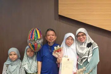 Nur Nazihah Azemi,  Nur Zaahirah Azemi,  Azemi Manap, Cik Suriyanti Said, madrasah al-maarif, nurul izzah azemi