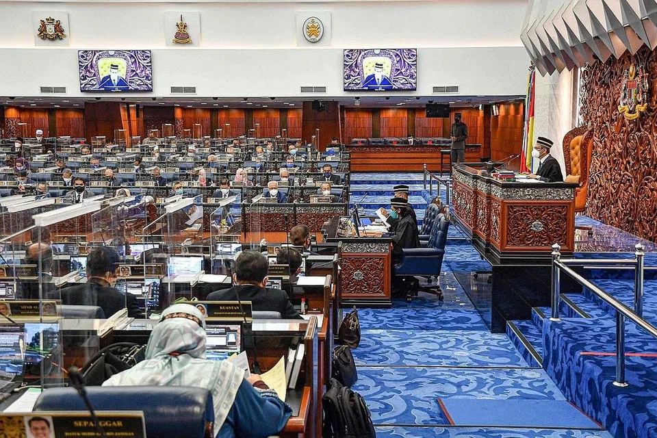 PERLU LEBIH BERJAGA-JAGA: Tempoh persidangan dihadkan sehingga 5.30 petang saja dan semua Anggota Parlimen dinasihatkan agar mematuhi prosedur operasi standard (SOP) sepanjang berada di Parlimen dan menunjukkan contoh baik kepada rakyat dalam usaha menangani Covid-19. - Foto AFP