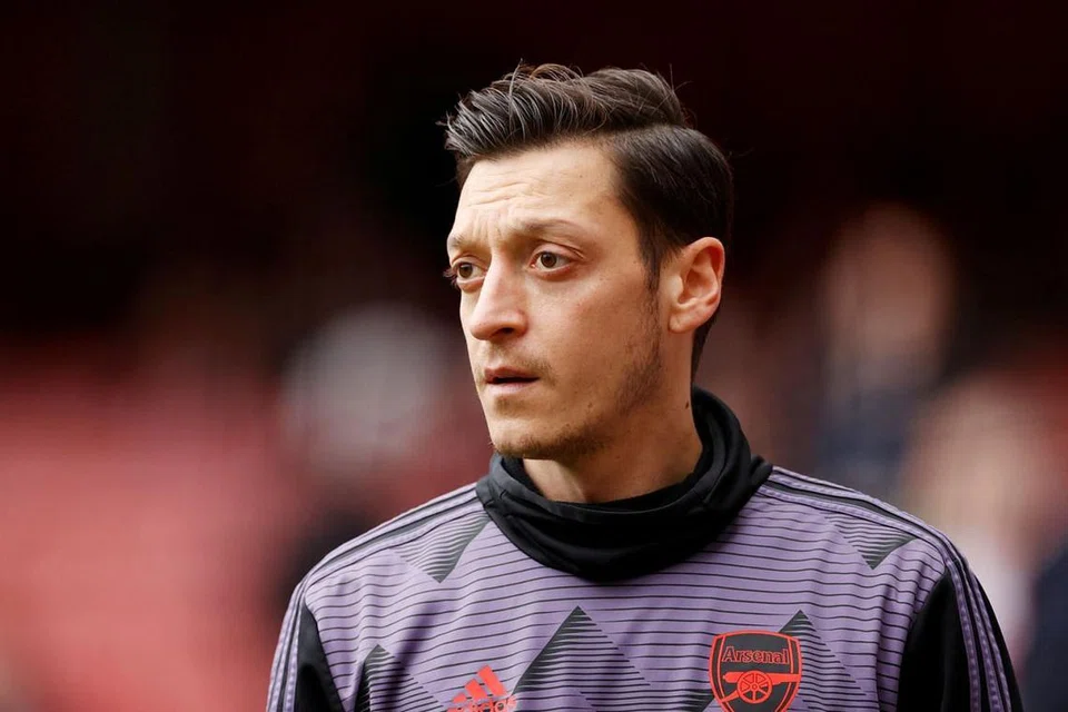 TIDAK DAPAT BERAKSI: Mesut Ozil playmaker pilihan utama di Arsenal, tetapi masalah di luar padang bermakna beliau tidak akan beraksi bagi Arsenal. - Foto REUTERS 