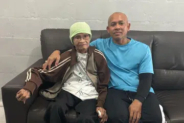 Encik Raimi Hassan dan ibunya, Cik Asmah Asib, yang juga merupakan wajah pilihan dalam poster kempen kutipan dana Tabung Amal Aidilfitri (TAA) kali ini, amat menghargai sumbangan yang diterima daripada TAA. 