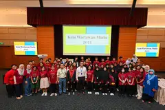 KELAB GEN G DILANCAR: Editor BH, Encik Nazry Mokhtar (tengah) melancarkan Kelab Gen G khusus untuk pelajar pada 20 Jun 2023.