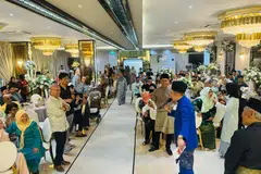Para tetamu dihiburkan dengan pelbagai acara serta jamuan yang disajikan.