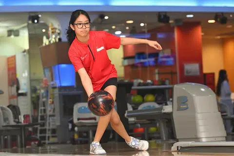 Atlet boling negara, Nur Irdina Hazly, pernah merangkul beberapa anugerah termasuk Pasukan Olahragawan Muda Wanita Terbaik bagi Anugerah Sukan Singapura 2024, Anugerah Olahragawan Muda Wanita Terbaik Majlis Sukan Sekolah-Sekolah Singapura (SSSC) pada 2024 dan 2025, dan Anugerah Atlet Cemerlang SSP 2025.