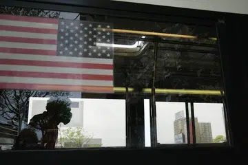 'KAWASAN MAUT': Seorang lelaki dilihat berada dalam sebuah bas di Spring Creek Towers di East New York pada 19 Mei lalu. Menurut data terbaharu yang didedahkan Jabatan Kesihatan Kota New York, kawasan itu dan di sekeliling Spring Creek Towers di East New York merupakan salah satu kawasan paling teruk terjejas dengan jangkitan koronavirus, dengan nisbah kematian di kota itu adalah 612 kes bagi setiap 100,000 penduduk. Data itu, yang memperincikan kematian berkaitan Covid-19 dan kes mengikut kawasan, menunjukkan kawasan dengan poskod 11239 hadapi kadar kematian tertinggi. 