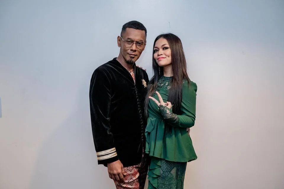 MENANTI CAHAYA MATA: Fuad Rahman dan isterinya, Tom, bersyukur dengan pemberian Tuhan dengan Tom kini hamil sebulan.