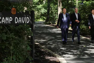 GANDING BAHU: (Dari kanan) Perdana Menteri Jepun, Encik Fumio Kishida; Presiden Amerika, Encik Joe Biden; dan Presiden Korea Selatan, Encik Yoon Suk Yeol, tiba di Camp David dekat Thurmont, Maryland, bagi sidang media bersama dalam sidang puncak tiga pihak. 