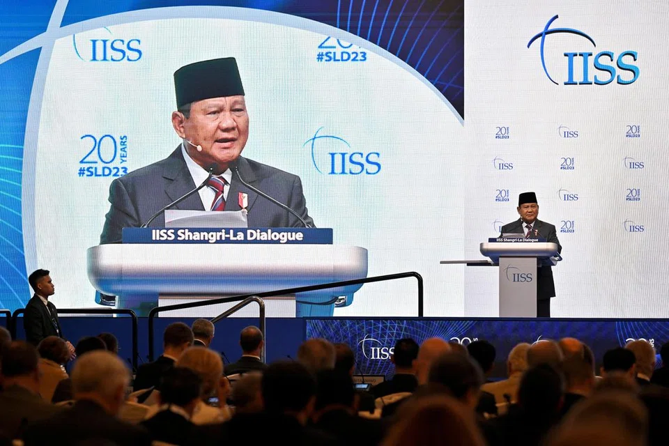 BERADA DI HADAPAN: Menteri Pertahanan Indonesia, Encik Prabowo Subianto, mendahului perlumbaan bagi jawatan Presiden Indonesia 2024.