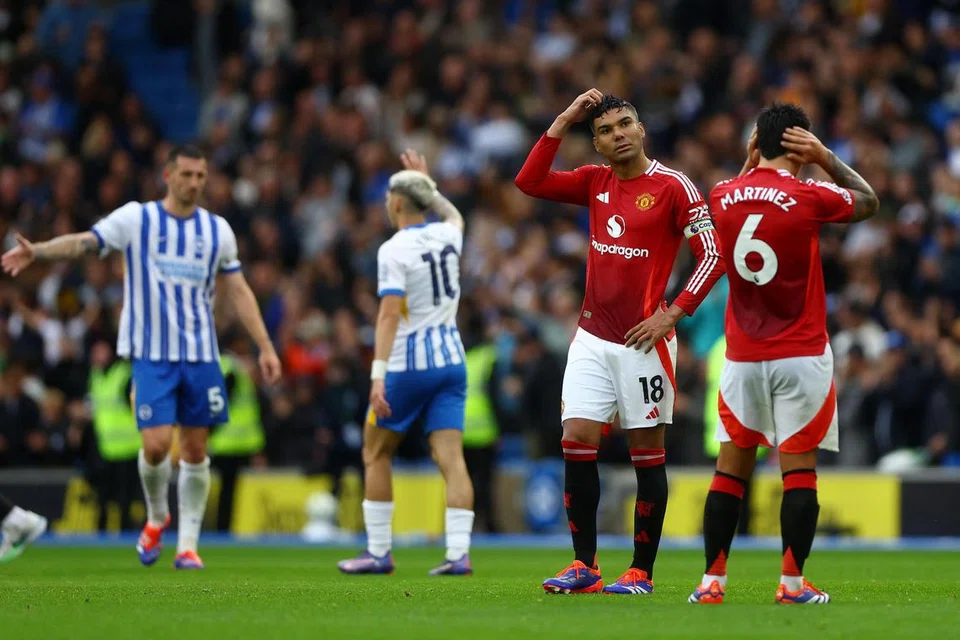 Para pemain United termasuk Casemiro (dua dari kanan) dan Martinez (kanan) tidak boleh leka dan cuai semasa bertemu Liverpool, seperti semasa mereka tewas kepada Brighton.