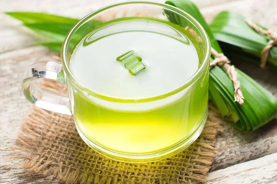 Minyak daun pandan mengandungi nutrien yang dikatakan berupaya menyubur, menguatkan dan merangsang rambut selain menambahkan kilauan semula jadi.