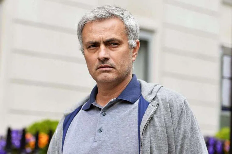 Jose Mourinho meninggalkan rumahnya di pusat bandar London pada Ahad, 22 Mei. 