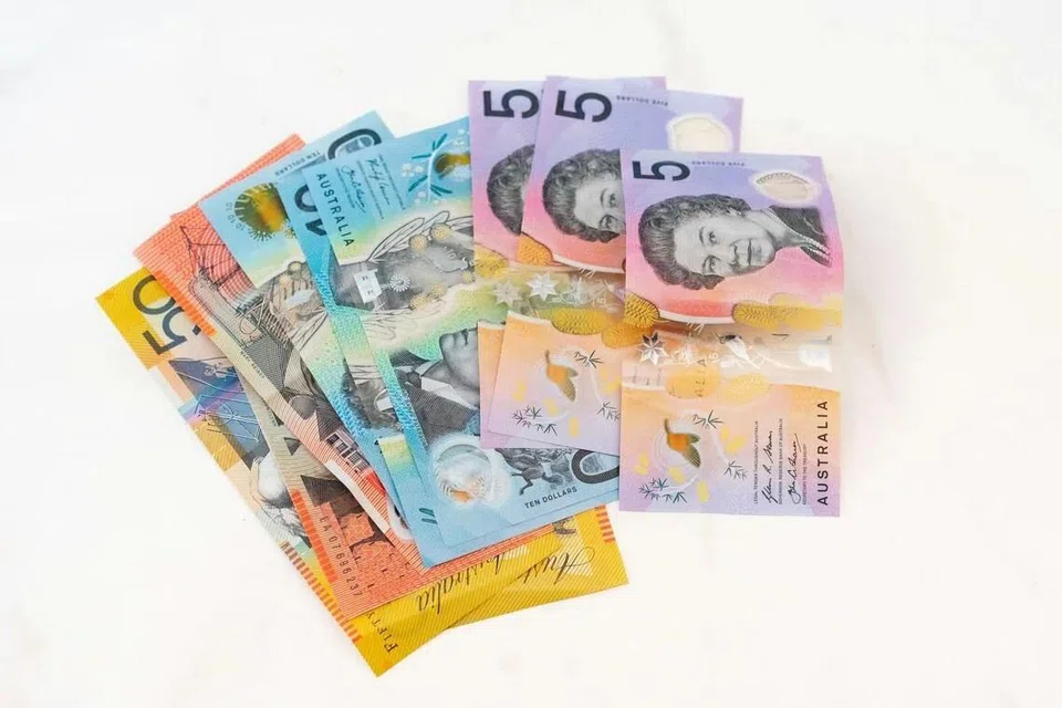 Dolar Australia didagangkan pada sekitar 91 sen Singapura pada 27 April, kurang sedikit daripada paras tertinggi setahun iaitu 91.52 sen yang dicatatkan pada 17 April.