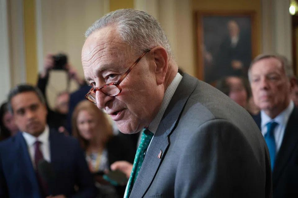 Senator Chuck Schumer ialah pegawai berbangsa Yahudi tertinggi yang dipilih di Amerika Syarikat dan beliau bukan berketurunan Palestin.