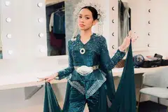 Anak remaja Allahyarhamha Siti Sarah Raisuddin dan Shuib, Thalita Shuib, menampilkan persembahan penuh bertenaga di pentas, ‘Talk To My Manager’, sekali gus menjadikan kenangan manis bersama arwah ibu sebagai pembakar semangat.