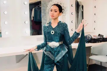 Anak remaja Allahyarhamha Siti Sarah Raisuddin dan Shuib, Thalita Shuib, menampilkan persembahan penuh bertenaga di pentas, ‘Talk To My Manager’, sekali gus menjadikan kenangan manis bersama arwah ibu sebagai pembakar semangat.