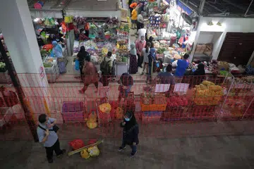 Pasar Geylang Serai (gambar) Mustafa Centre dan Tampines Mall kini disertakan dalam senarai MOH bagi tempat dikunjungi pesakit Covid-19. 