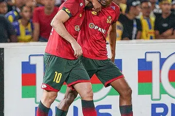BAKAL BERAKSI: (Atas, kanan) Shakir, Hariss dan Aidil adalah tiga anak watan Singapura yang bakal beraksi dalam perlawanan akhir Piala Malaysia antara Kedah FA dengan Johor Darul Ta'zim esok di Stadium Bukit Jalil. - Foto FA KEDAH, JOHOR SOUTHERN TIGERS/FACEBOOK