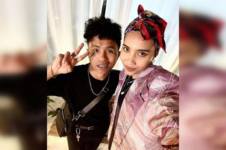 TERHARU DENGAN NASIHAT: FLQ (kiri) yang memperjuangkan muzik 'city pop' kini bernaung di bawah label rakaman bebas Yuna, Yuna Room Records, dan banyak menerima tunjuk ajar bintang yang sudah memecah pasaran antarabangsa itu. - Foto INSTAGRAM FLQ